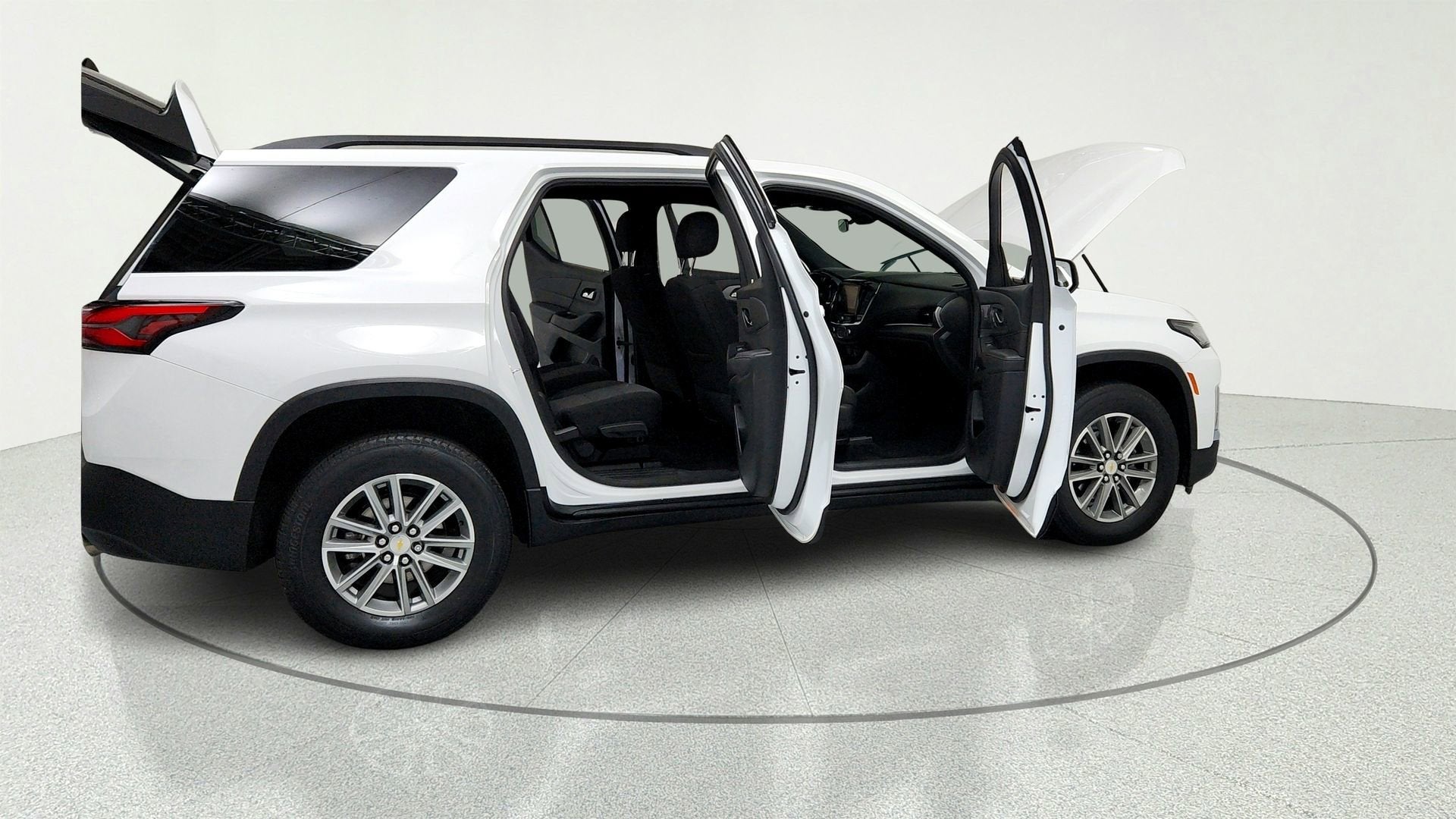 2023 Chevrolet Traverse LT Cloth