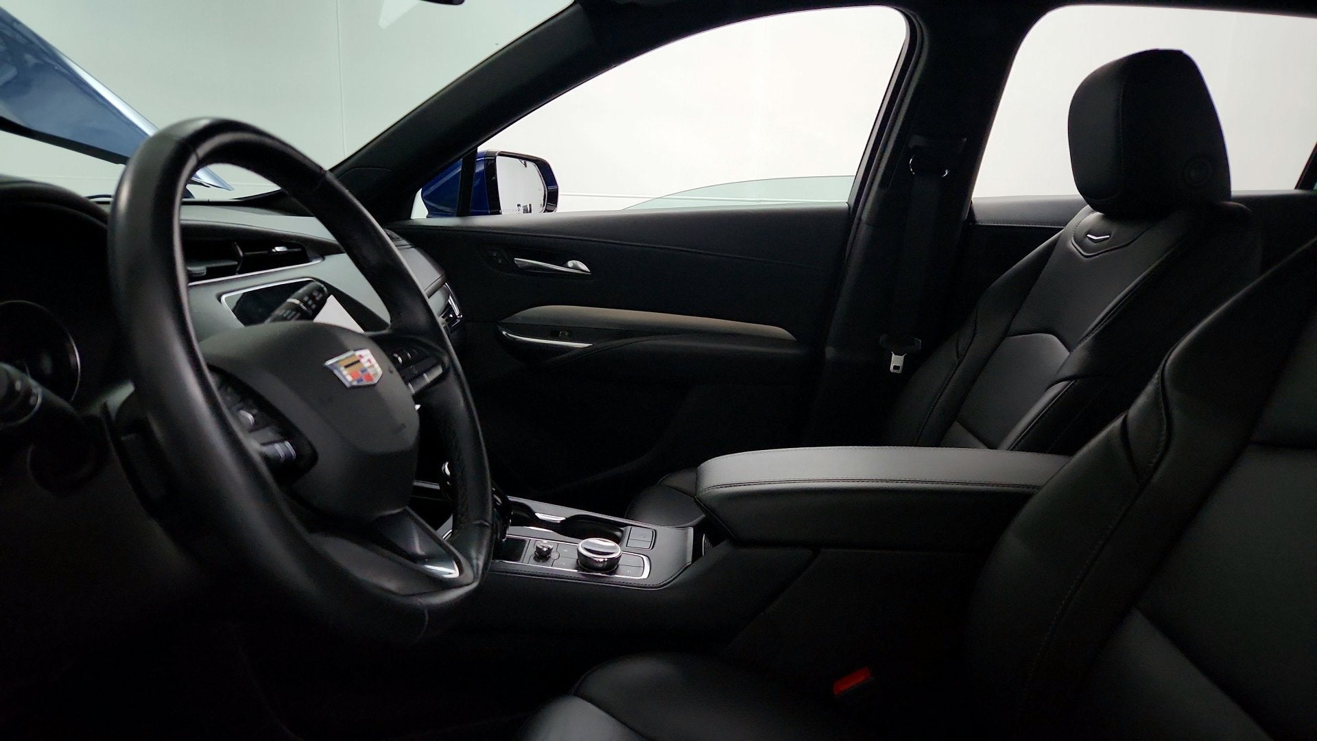 2023 Cadillac XT4 AWD Premium Luxury