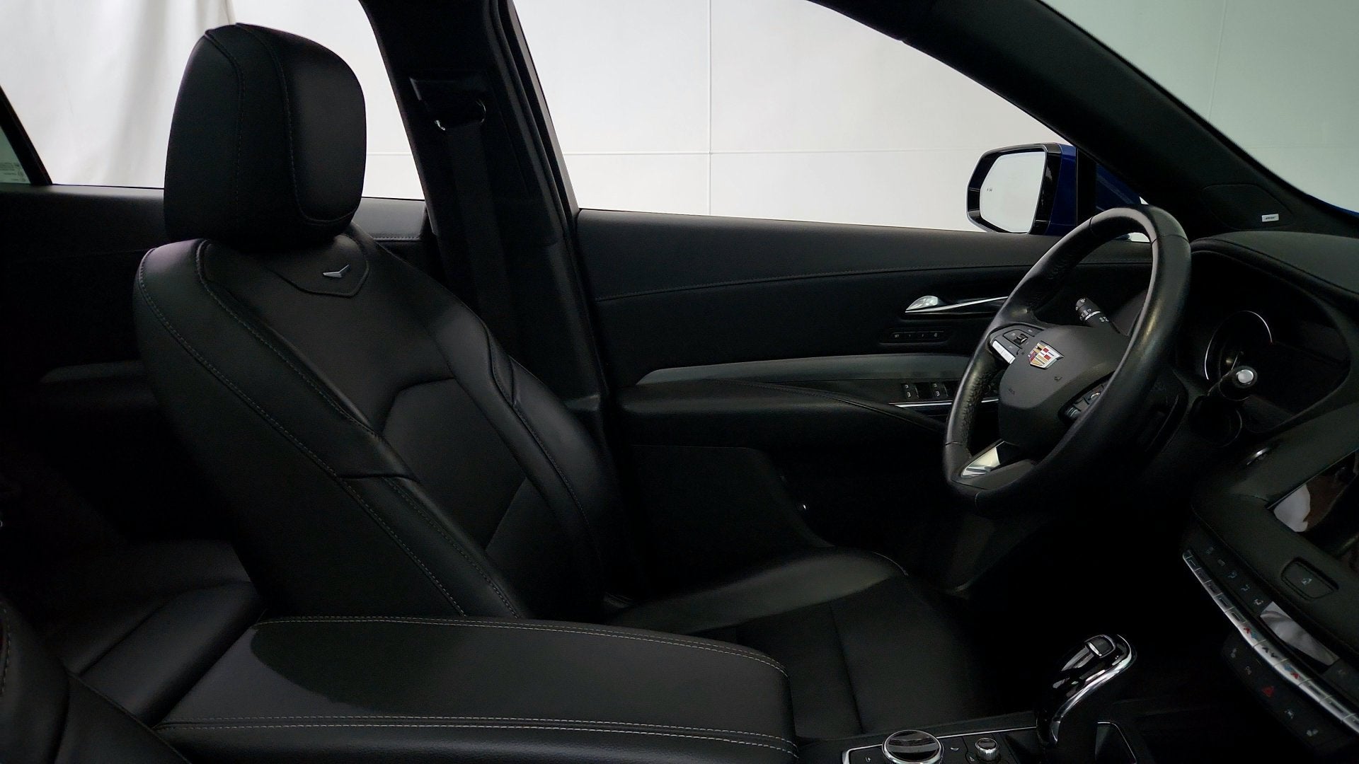 2023 Cadillac XT4 AWD Premium Luxury