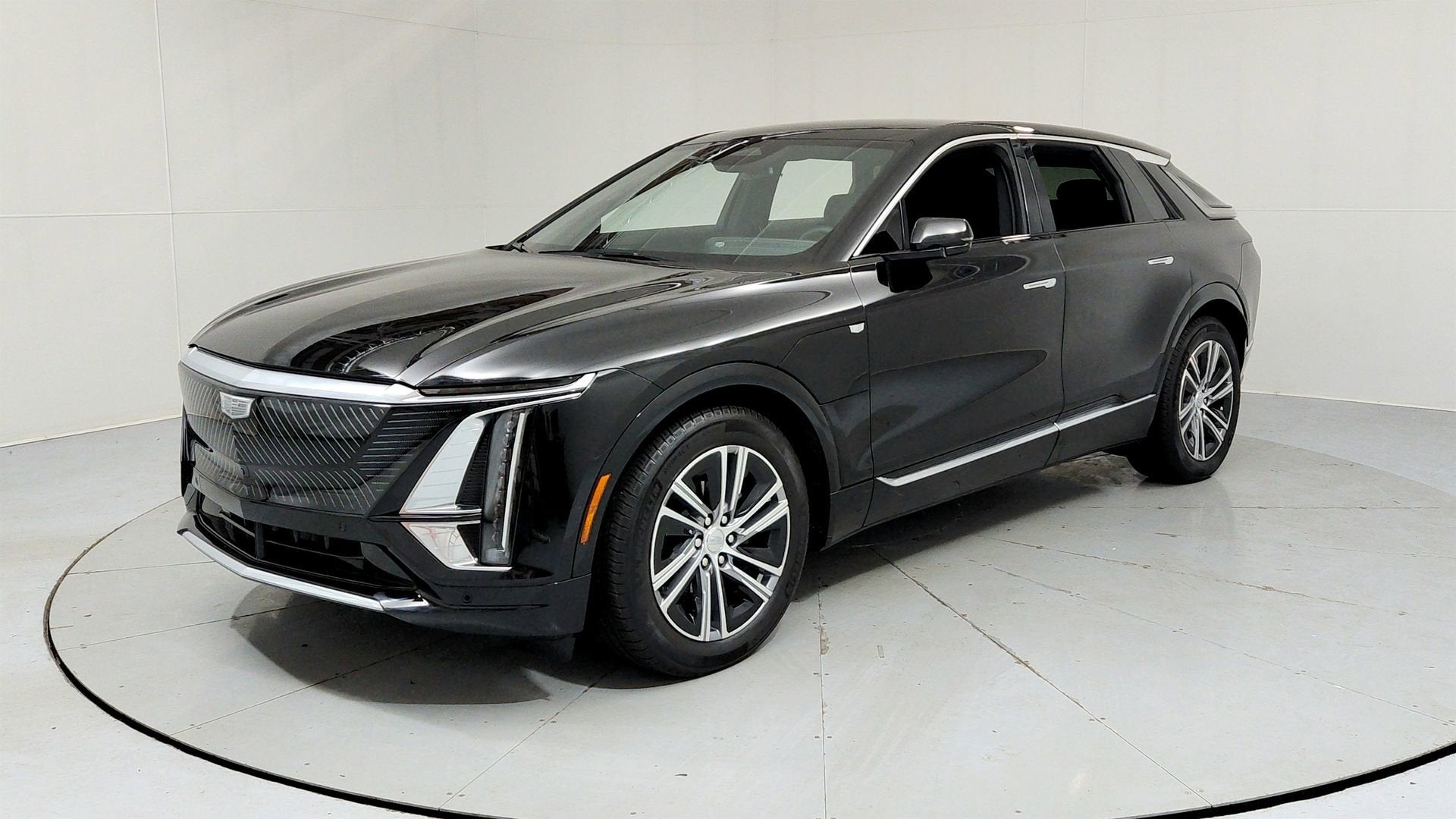 2025 Cadillac LYRIQ Luxury 1