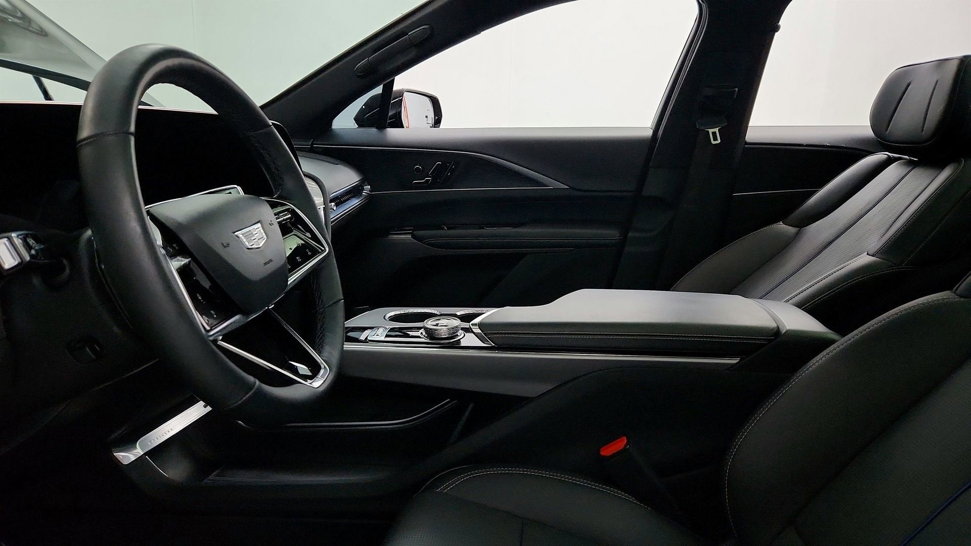 2025 Cadillac LYRIQ Luxury 1