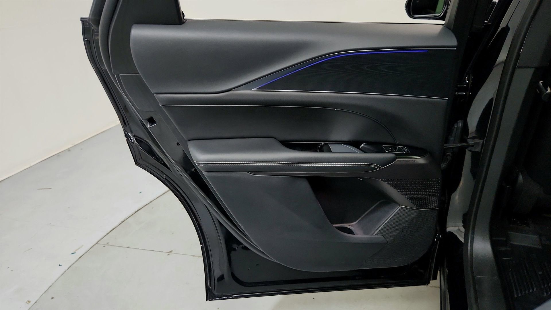 2025 Cadillac LYRIQ Luxury 1