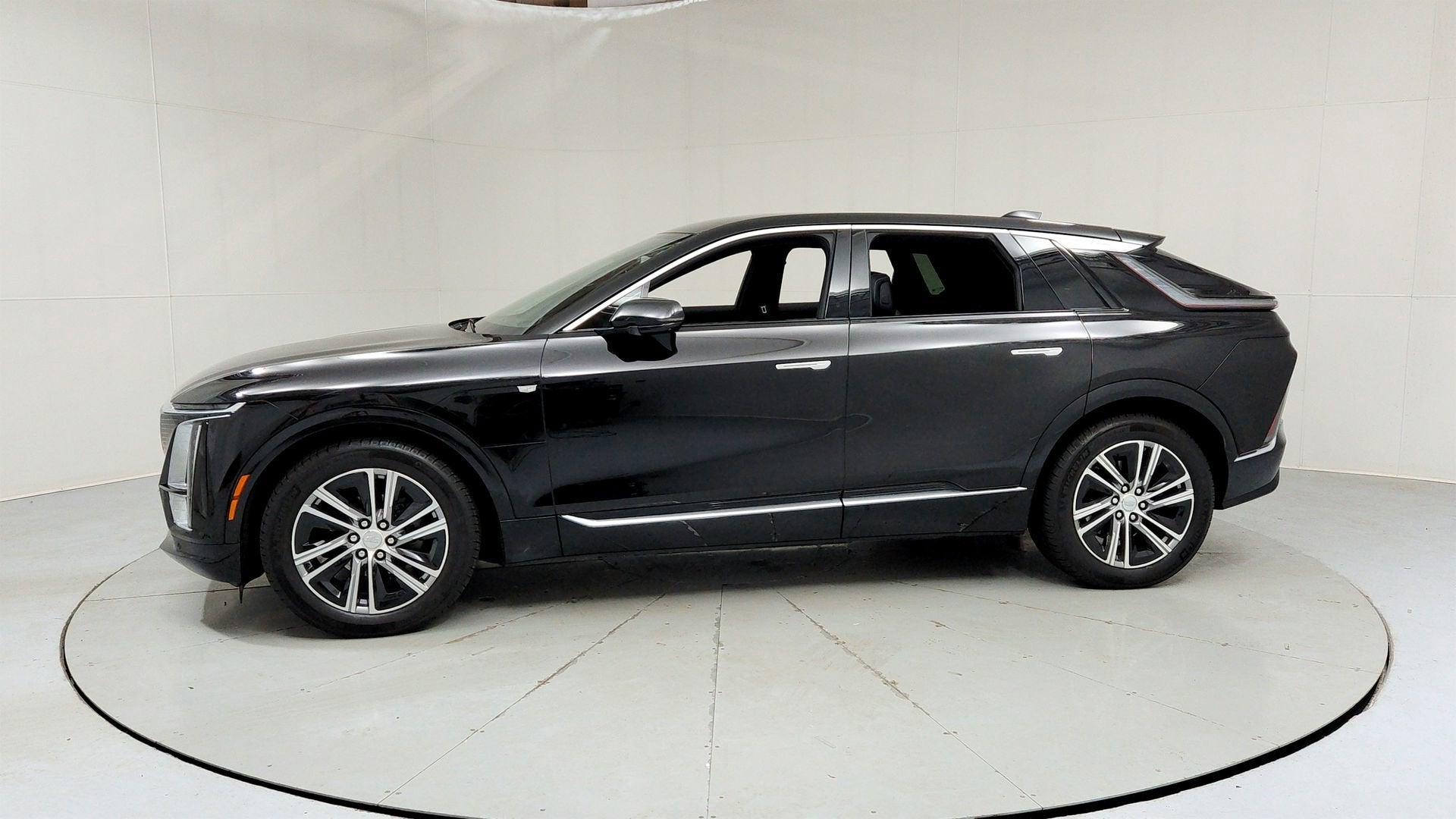 2025 Cadillac LYRIQ Luxury 1