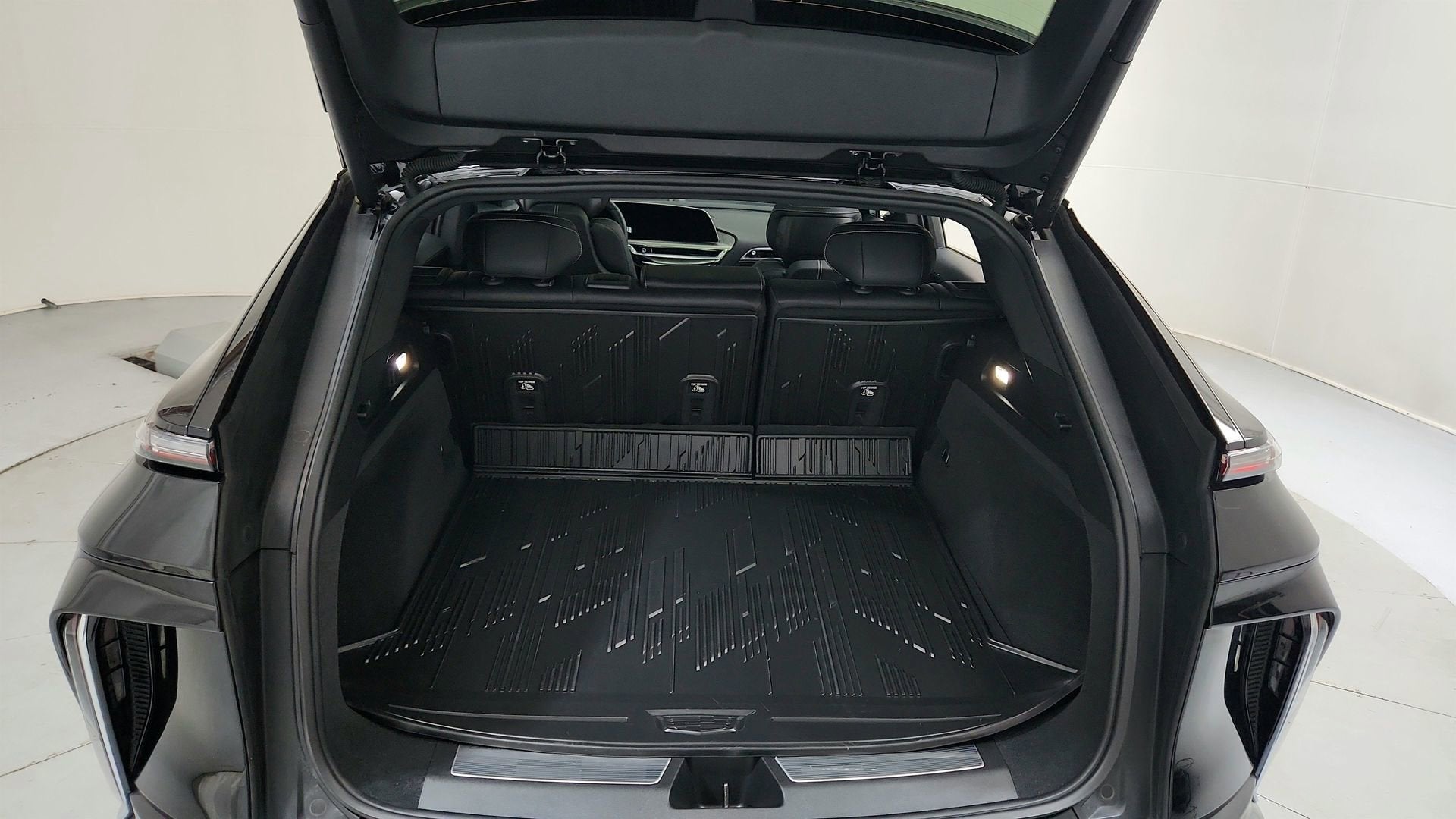 2025 Cadillac LYRIQ Luxury 1