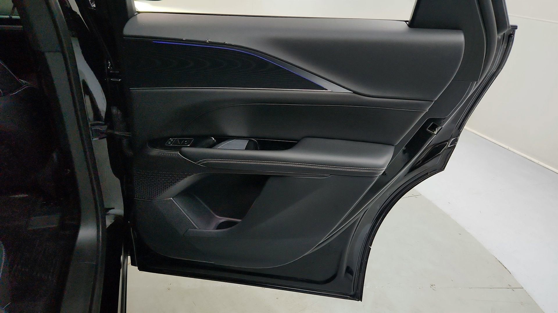 2025 Cadillac LYRIQ Luxury 1