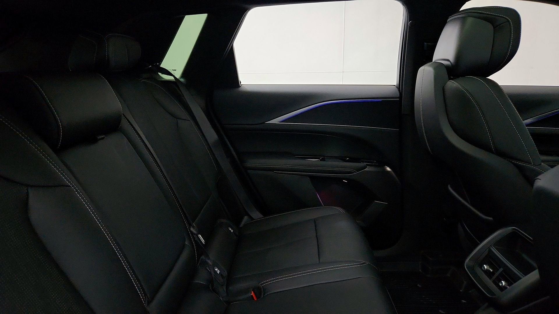 2025 Cadillac LYRIQ Luxury 1