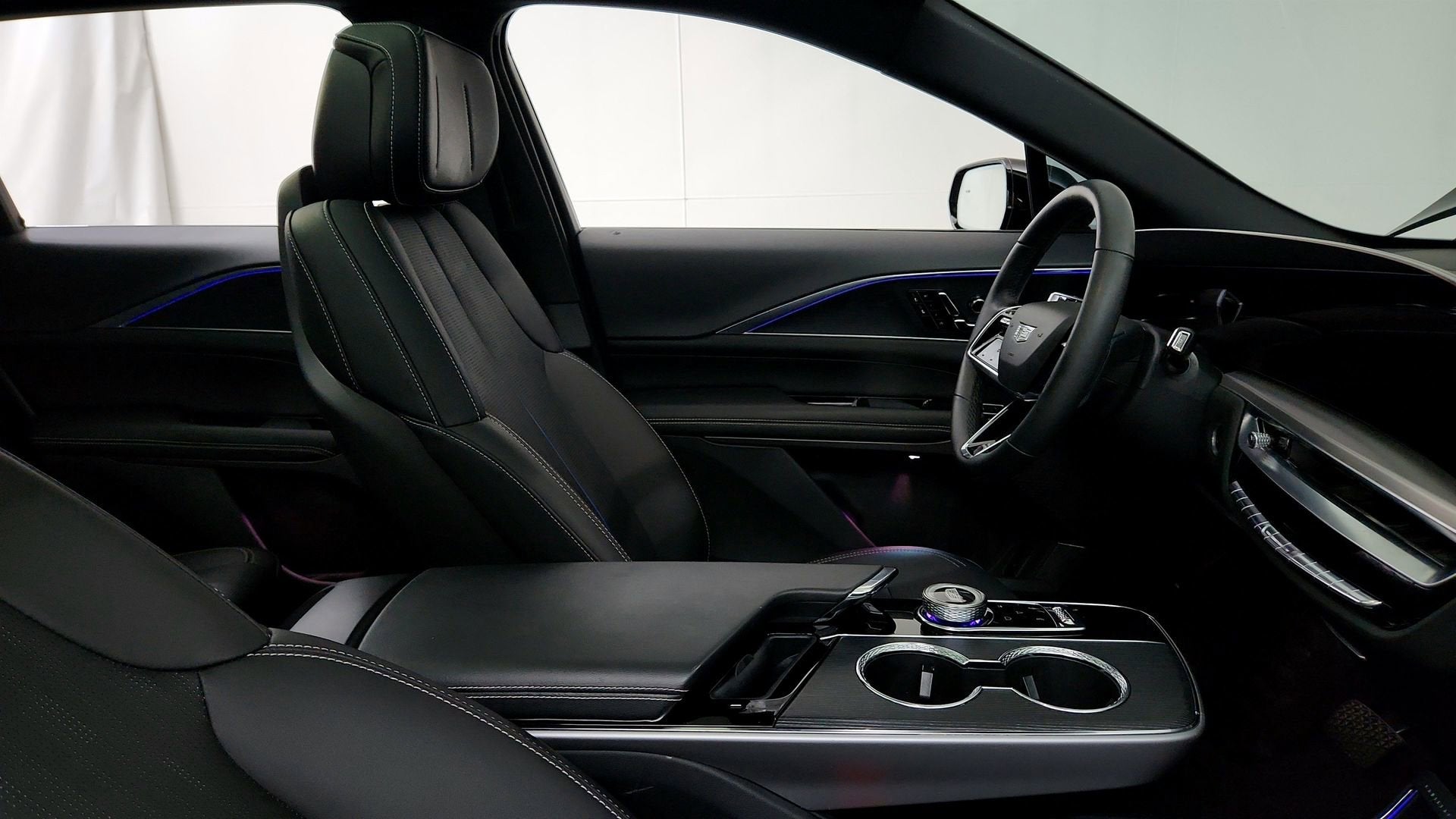 2025 Cadillac LYRIQ Luxury 1