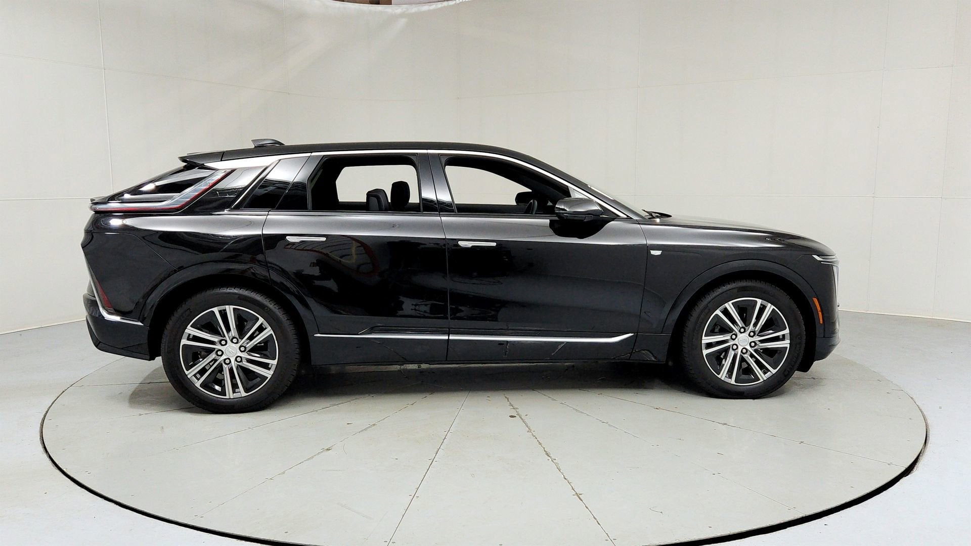 2025 Cadillac LYRIQ Luxury 1