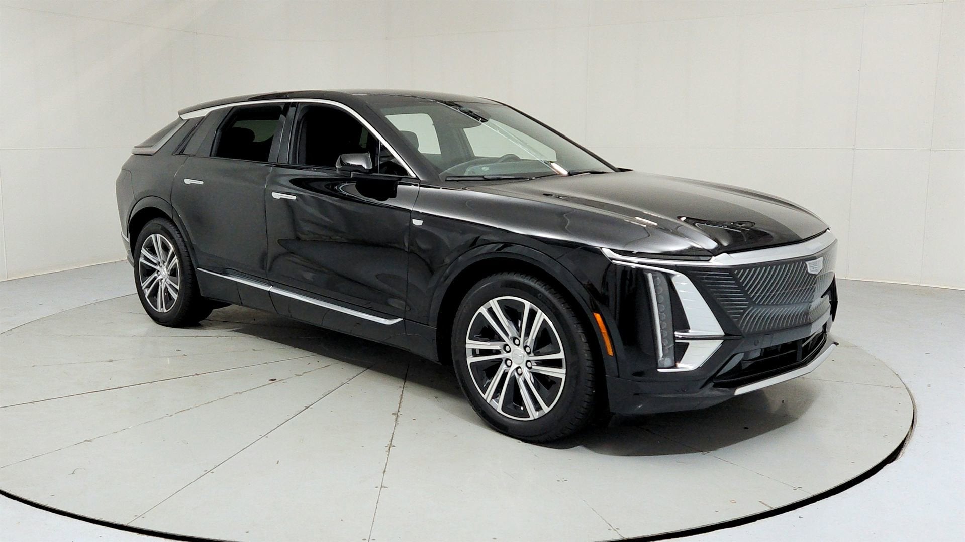 2025 Cadillac LYRIQ Luxury 1
