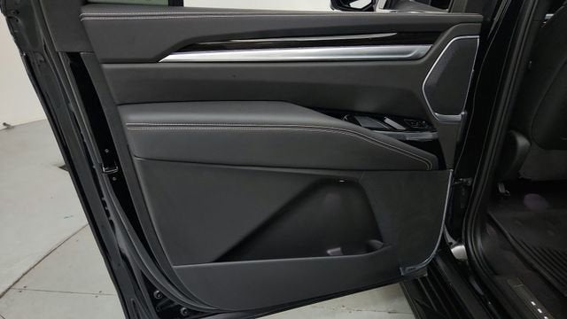 2025 Cadillac Escalade ESV Premium Luxury